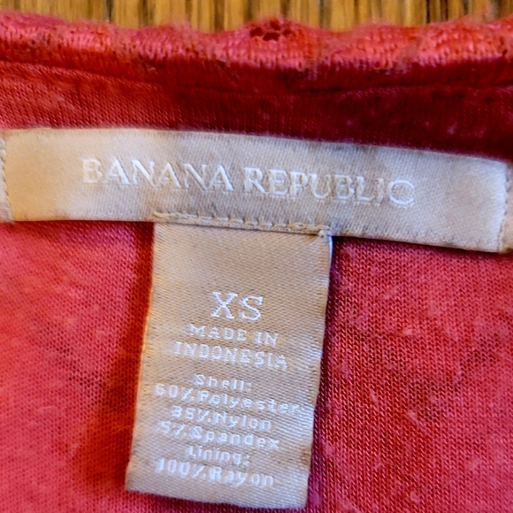 Banana Republic Coral Pink stretchy lacey lightweight camisole tank - Picture 2 of 3